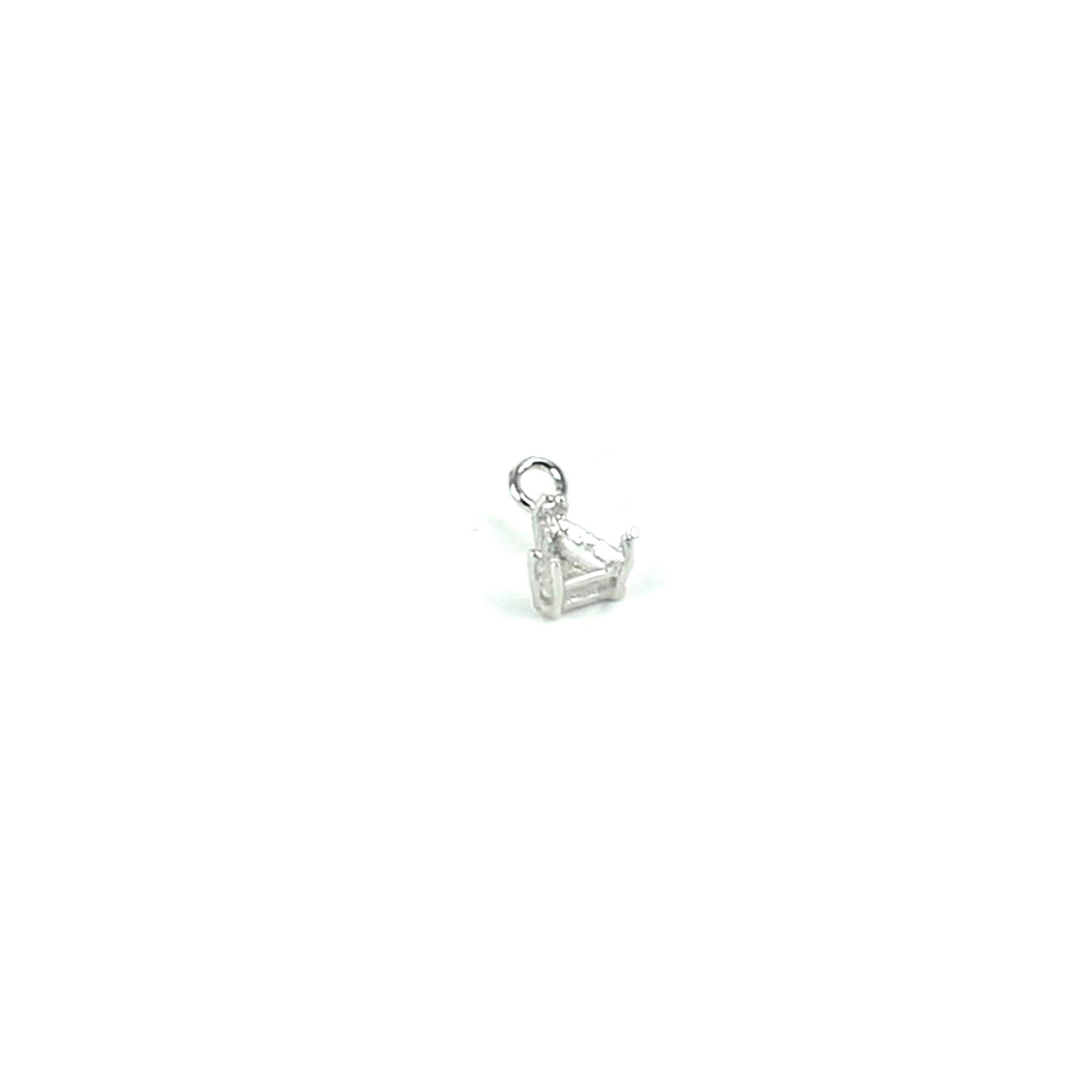 Pendant Setting with Triangular Shape Prongs Mounting in Sterling Silver  4x4mm