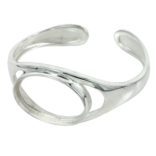 Cuff Bracelet with Oval Bezel Mounting in Sterling Silver 22x31mm